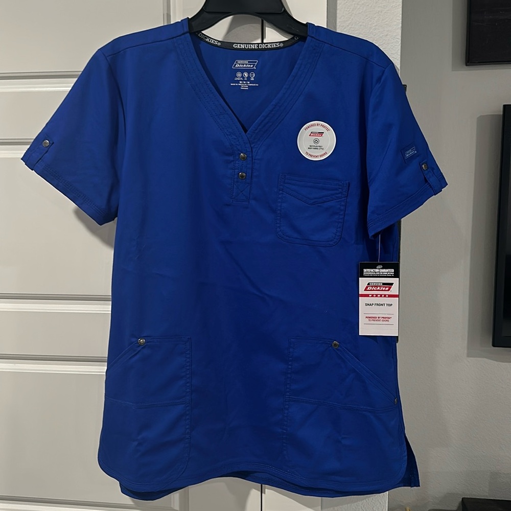 Genuine Dickies medium women’s scrub top 
NWT Blue